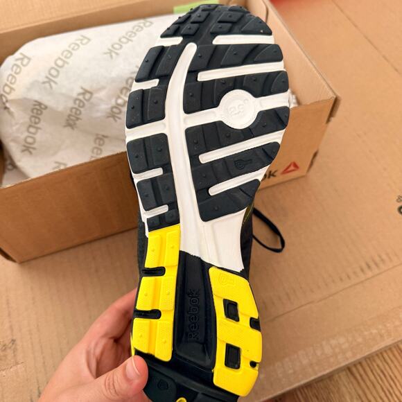 NEW NEVER WORN REEBOK ONE CUSION 2.0 WOMENS SIZE 8 - Picture 3 of 6